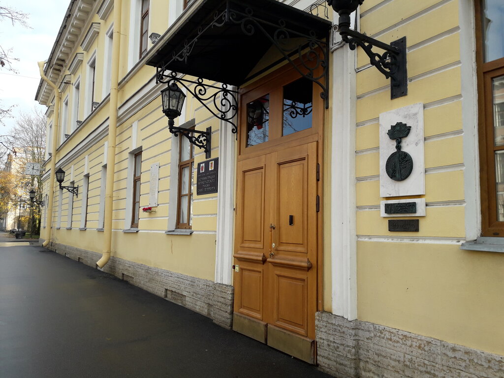 Здание администрации Кронштадтского района (Кронштадт)