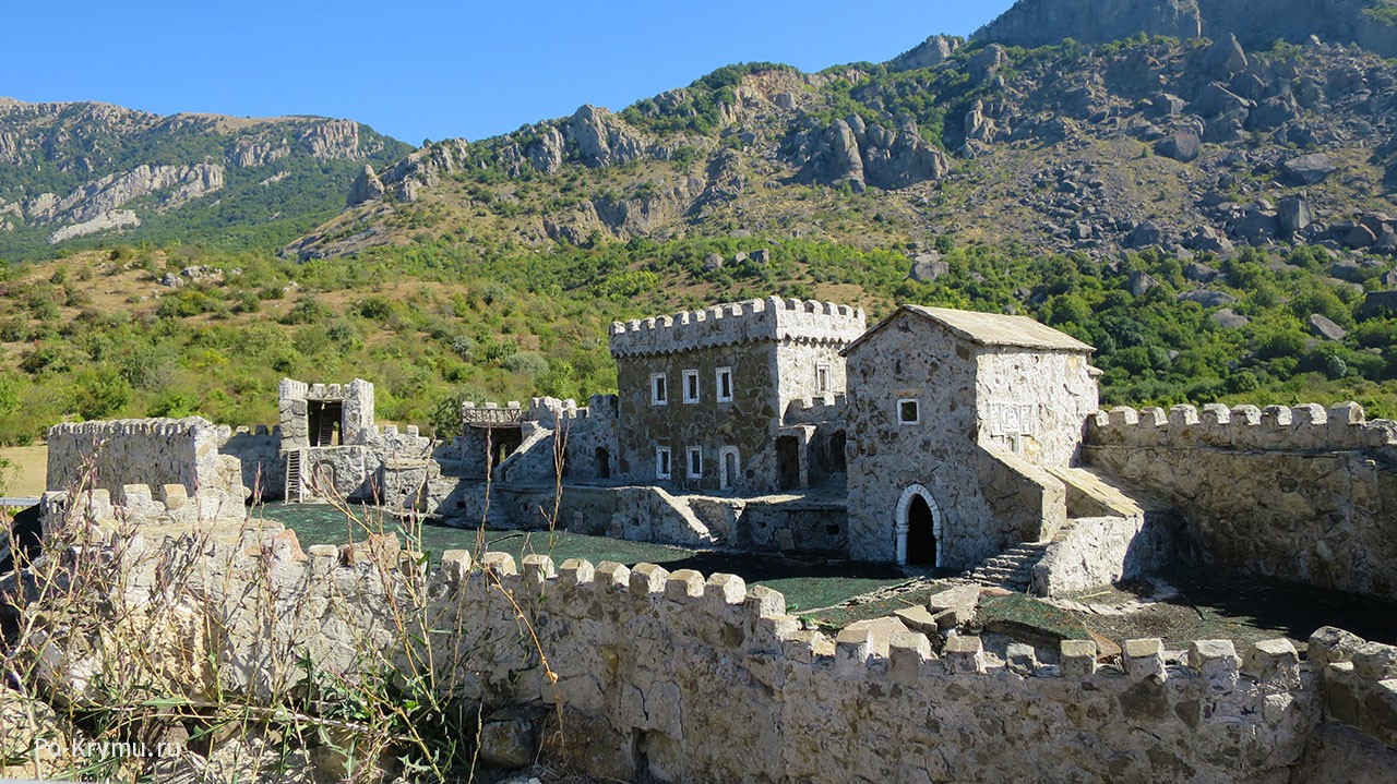 Руины крепости-замка «Фуна» (Алушта)