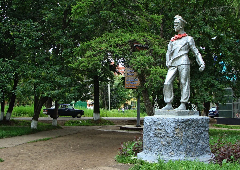 Памятник Павлику Морозову (Глазов)