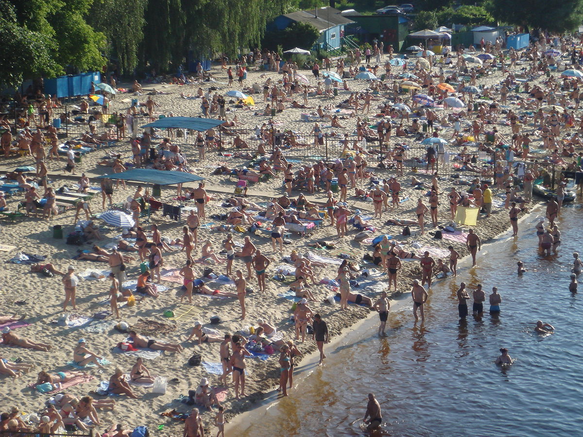 Нудистский пляж на острове Оболонь (Киев)