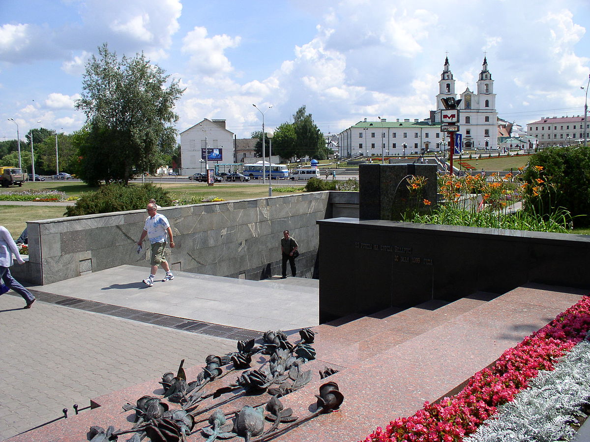Памятник жертвам в метро Немига