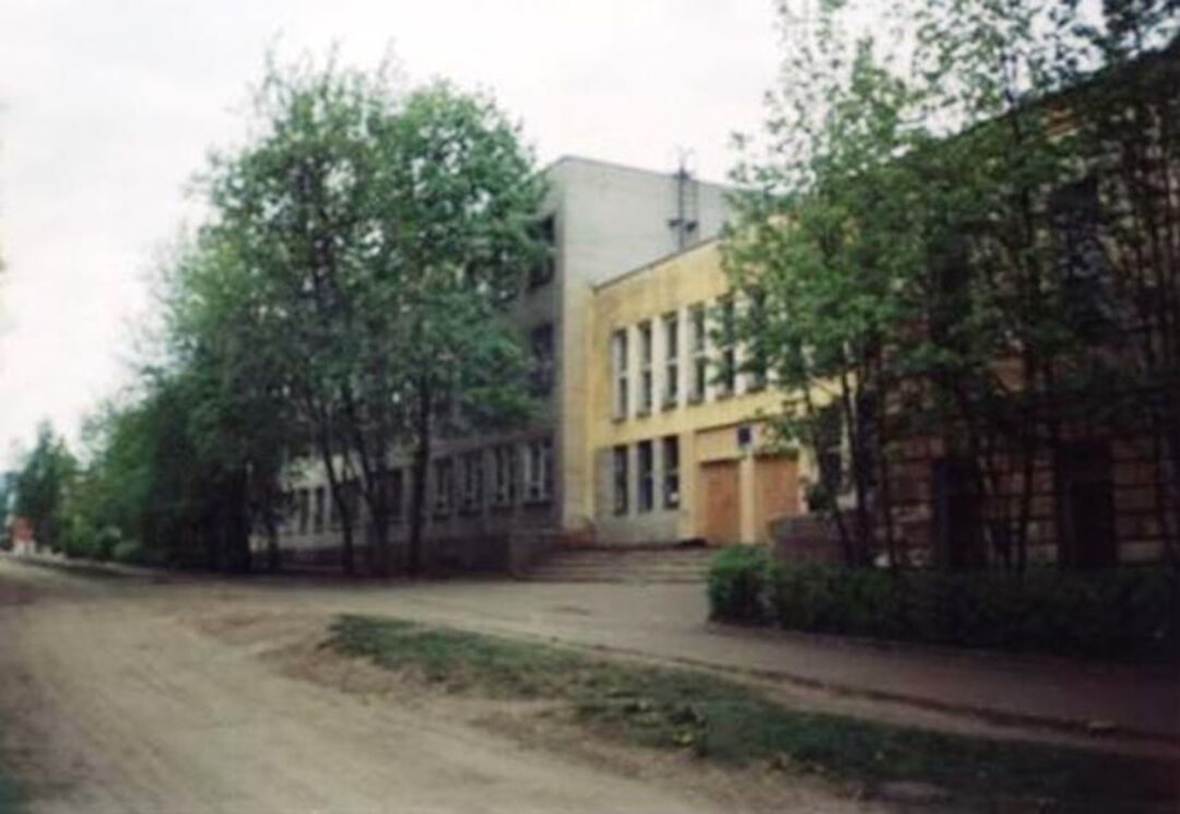 Здание уездной школы (Луга)