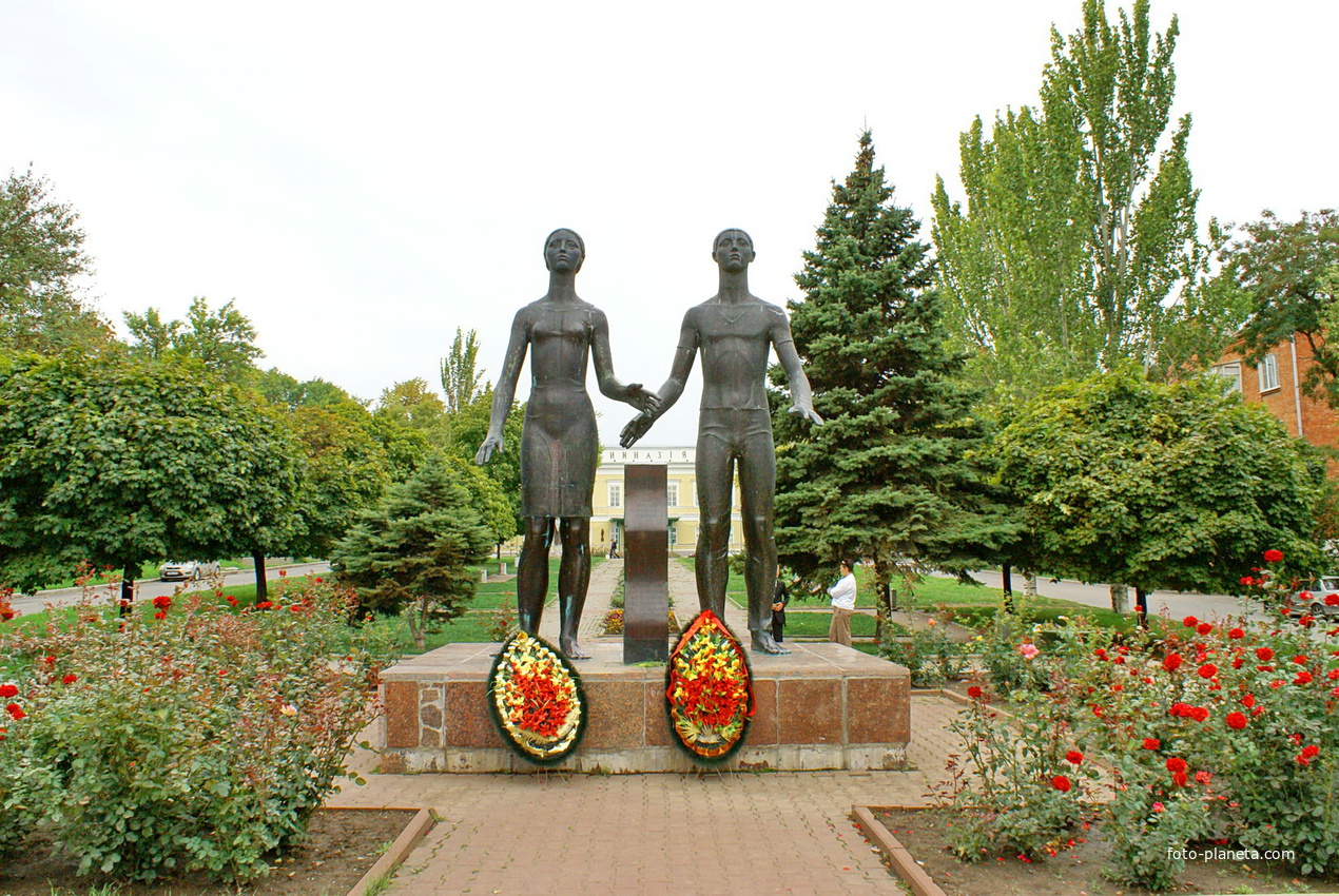 Памятник «Клятва юности» (Таганрог)