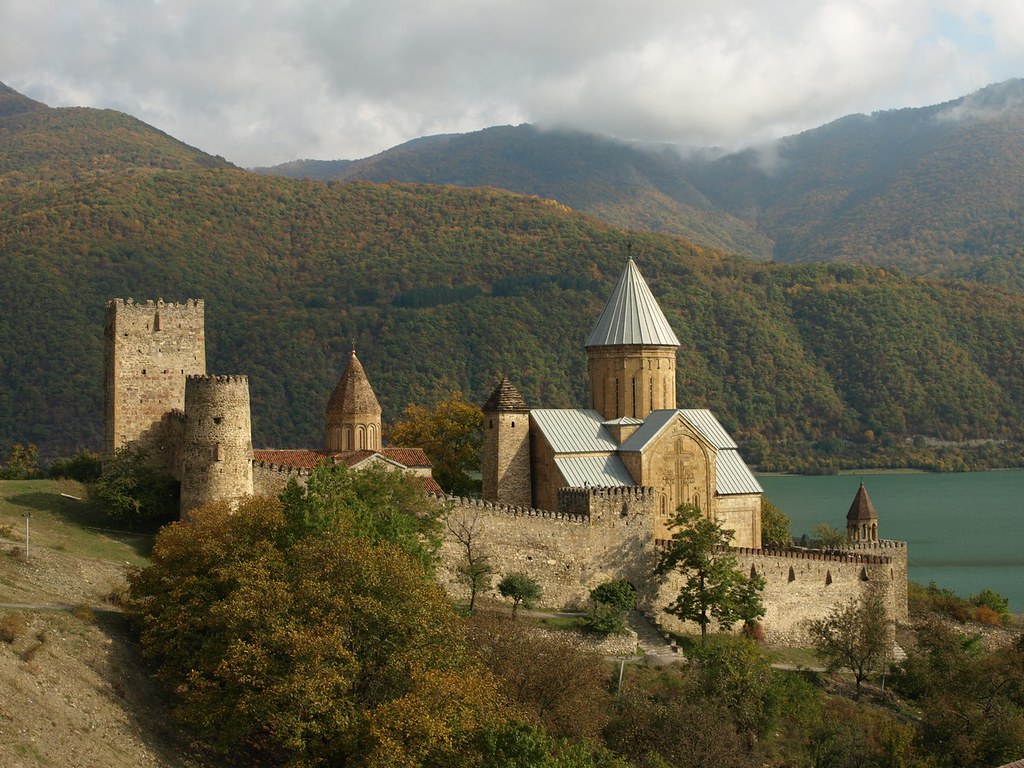 Крепость Ананури (Грузия)