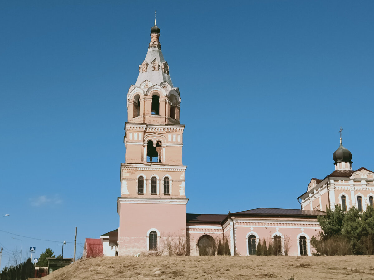 Церковь Троицы Живоначальной в Ознобишине (Подольск)