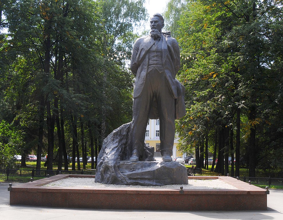 Памятник Курчатову (Озёрск)