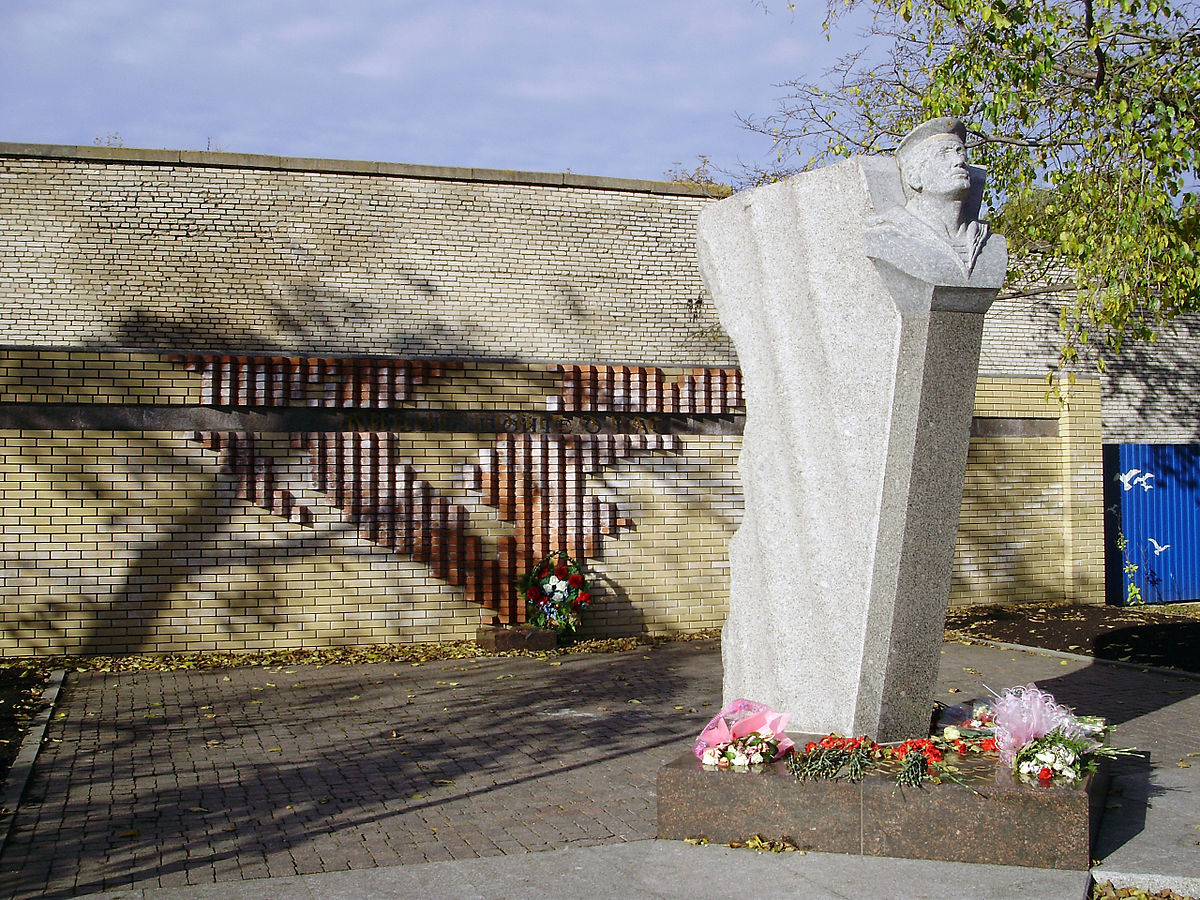 Памятник Петергофскому десанту (Кронштадт)