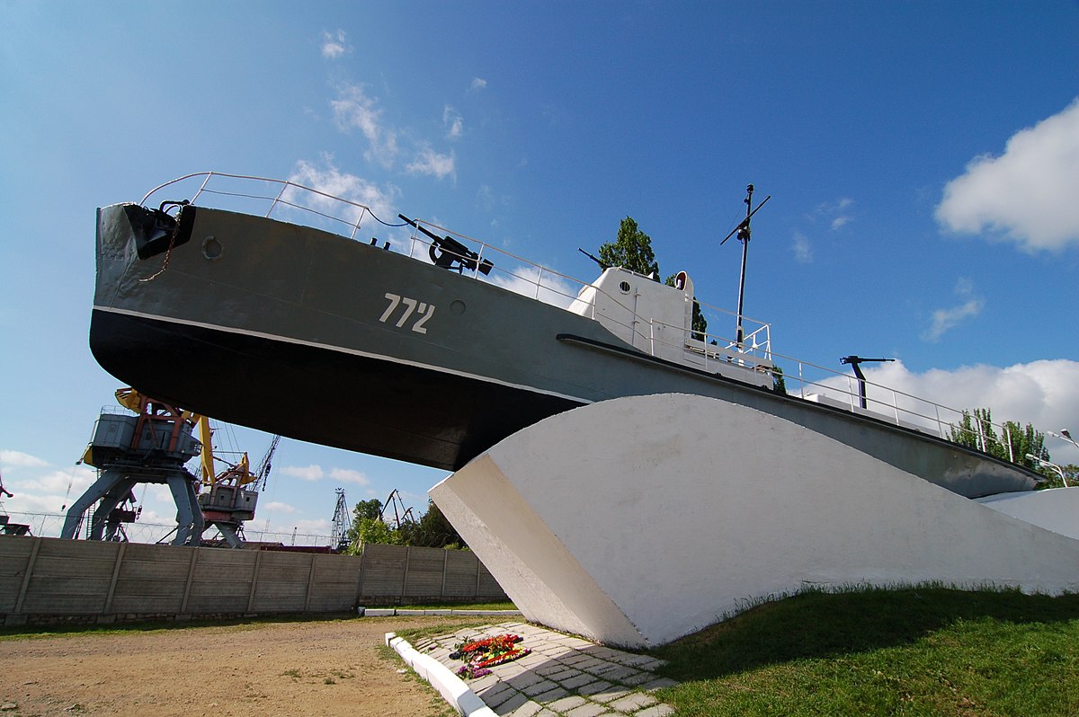 Памятник морякам Азовской флотилии (Приморско-Ахтарск)