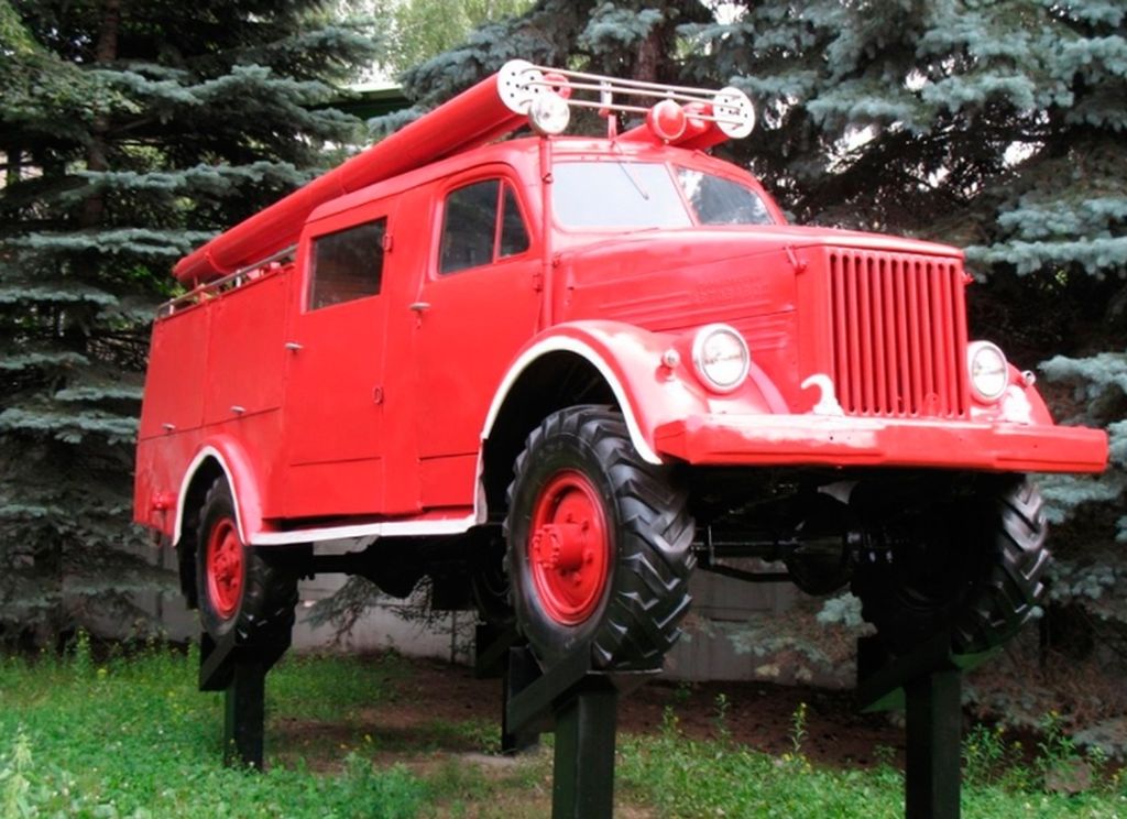 Памятник пожарной машине и водокачке (Люберцы)
