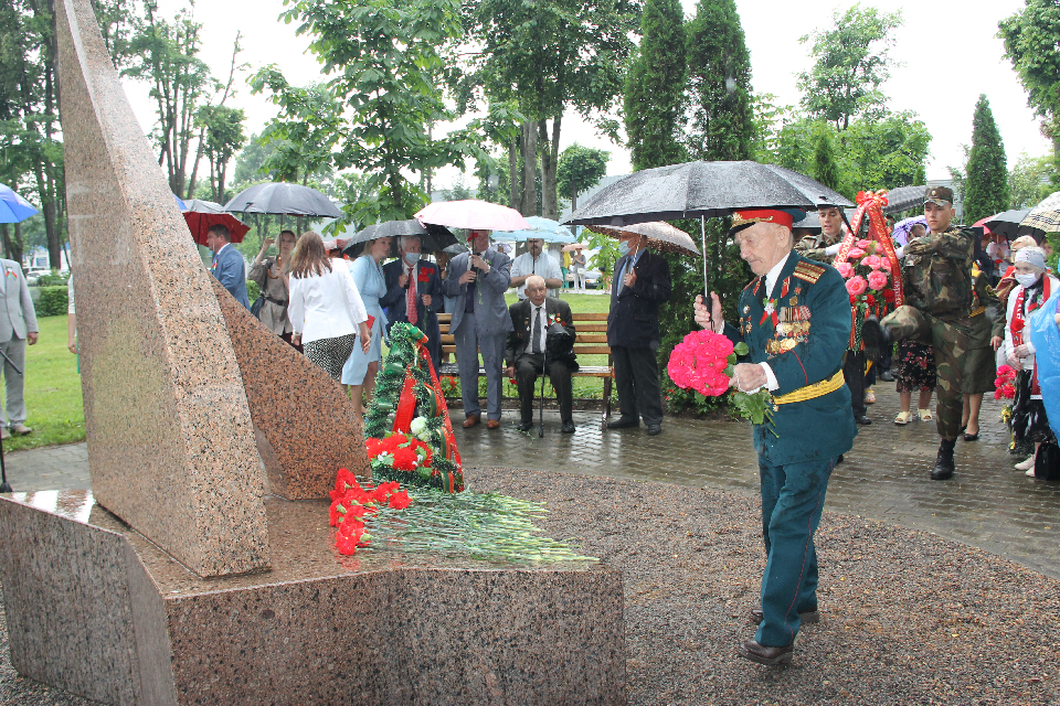 Памятник 65-летию освобождения Жодино (Жодино)