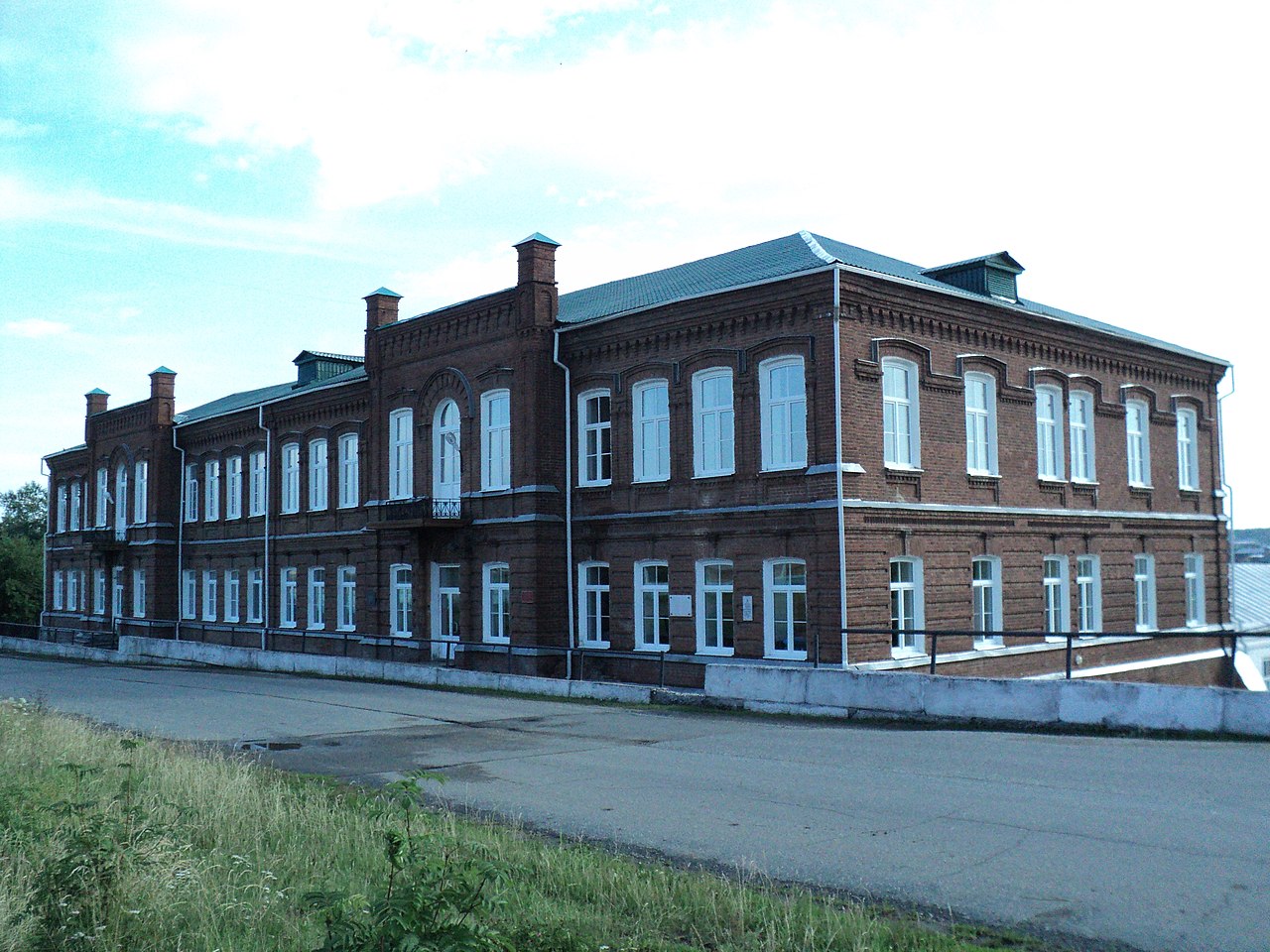 Здание женской гимназии (Верхотурье)