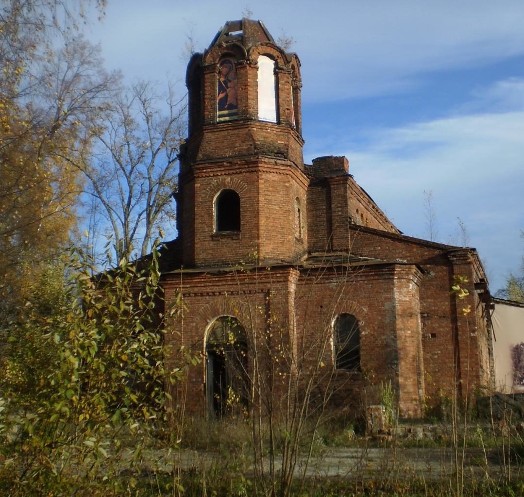 Церковь Троицы Живоначальной на городском кладбище (Ломоносов)