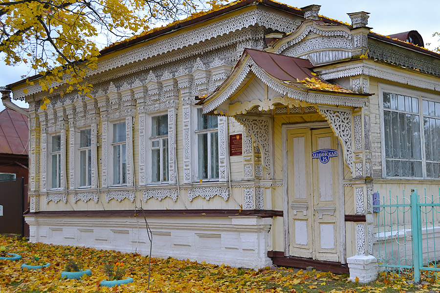 Здание музыкальной школы в Злынке (Брянская область)