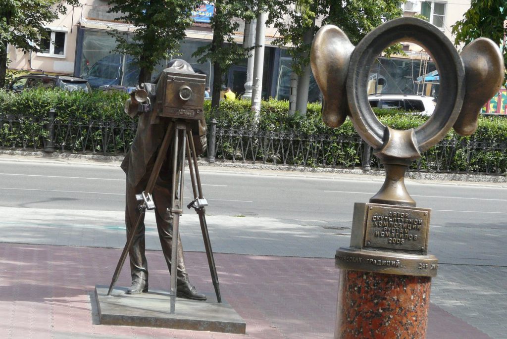 Скульптура «Пермяк — солёные уши» (Пермь)