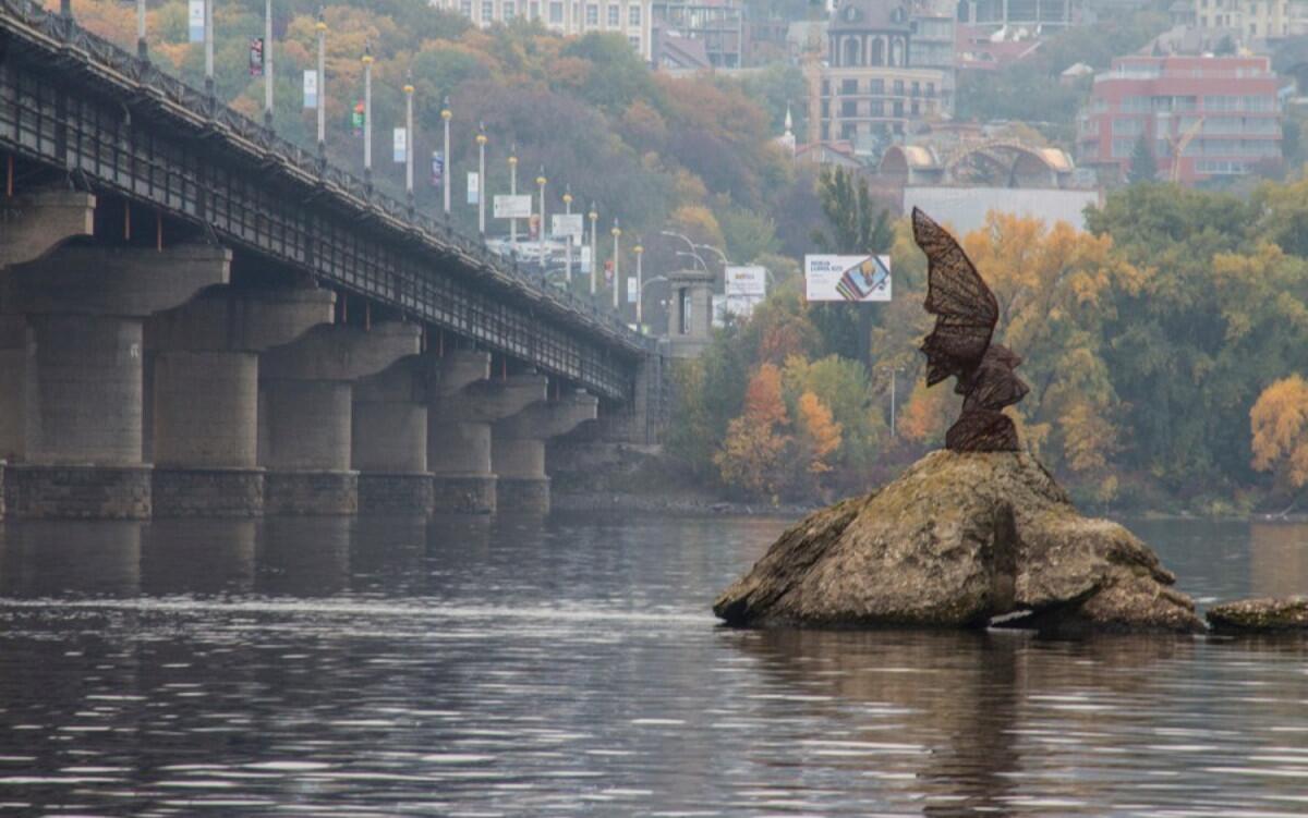 Скульптура «Редкая птица» (Киев)