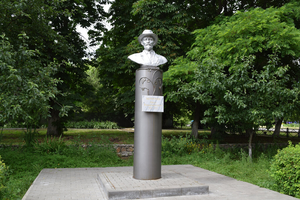 Памятник Мичурину в Пронске (Рязанская область)