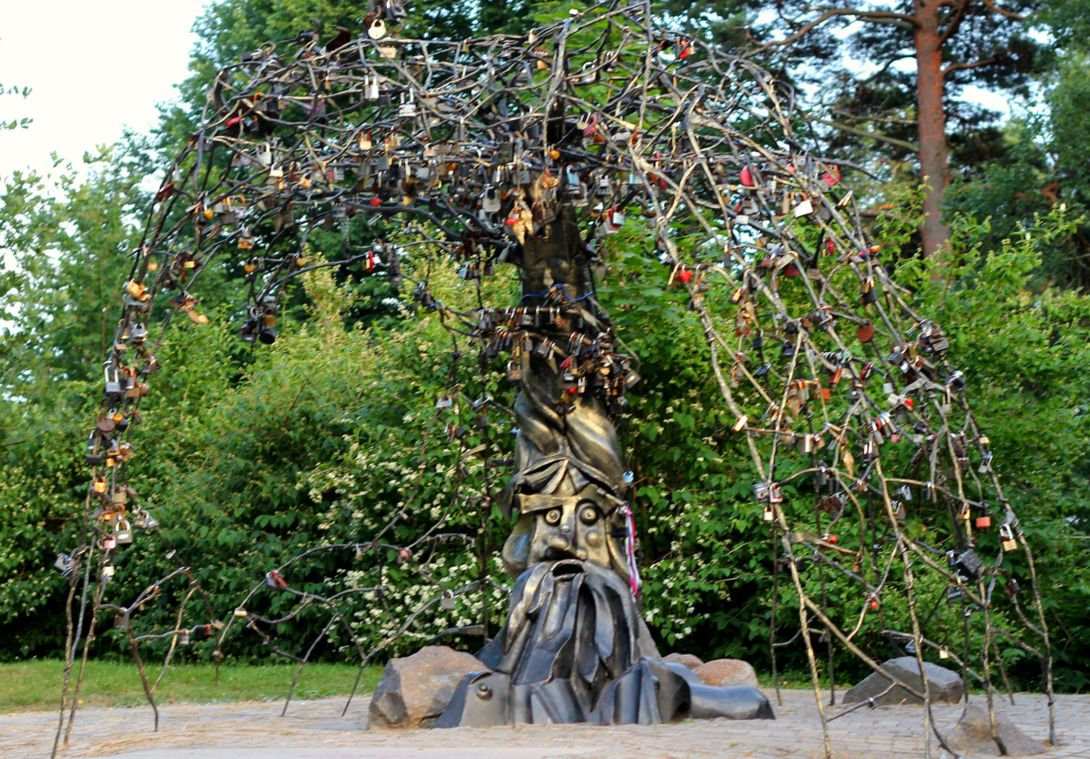 Скульптура «Древо Счастья» (Зеленогорск)