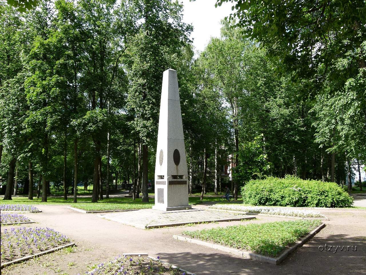 Обелиск в честь 225-летия города Павловска (Павловск)