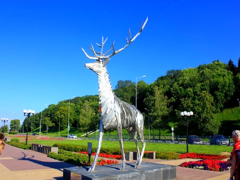 Скульптура оленя на набережной (Нижний Новгород)
