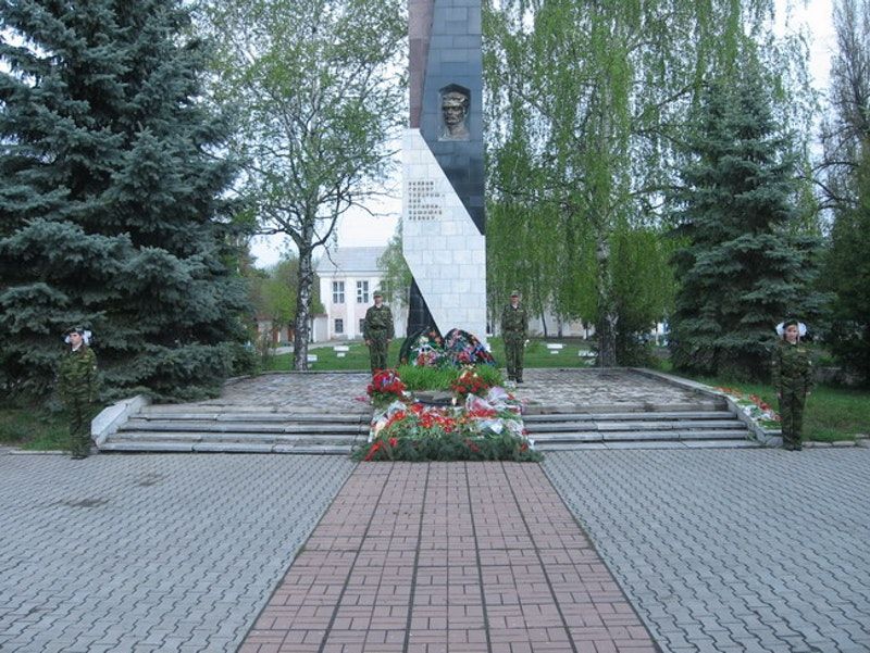 Обелиск воинам-землякам, погибшим в годы ВОВ (Урюпинск)