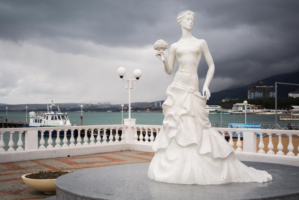 Скульптура «Белая невеста» (Геленджик)