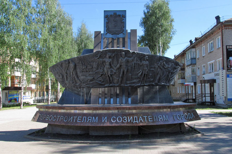 Памятник первостроителям города (Чайковский)