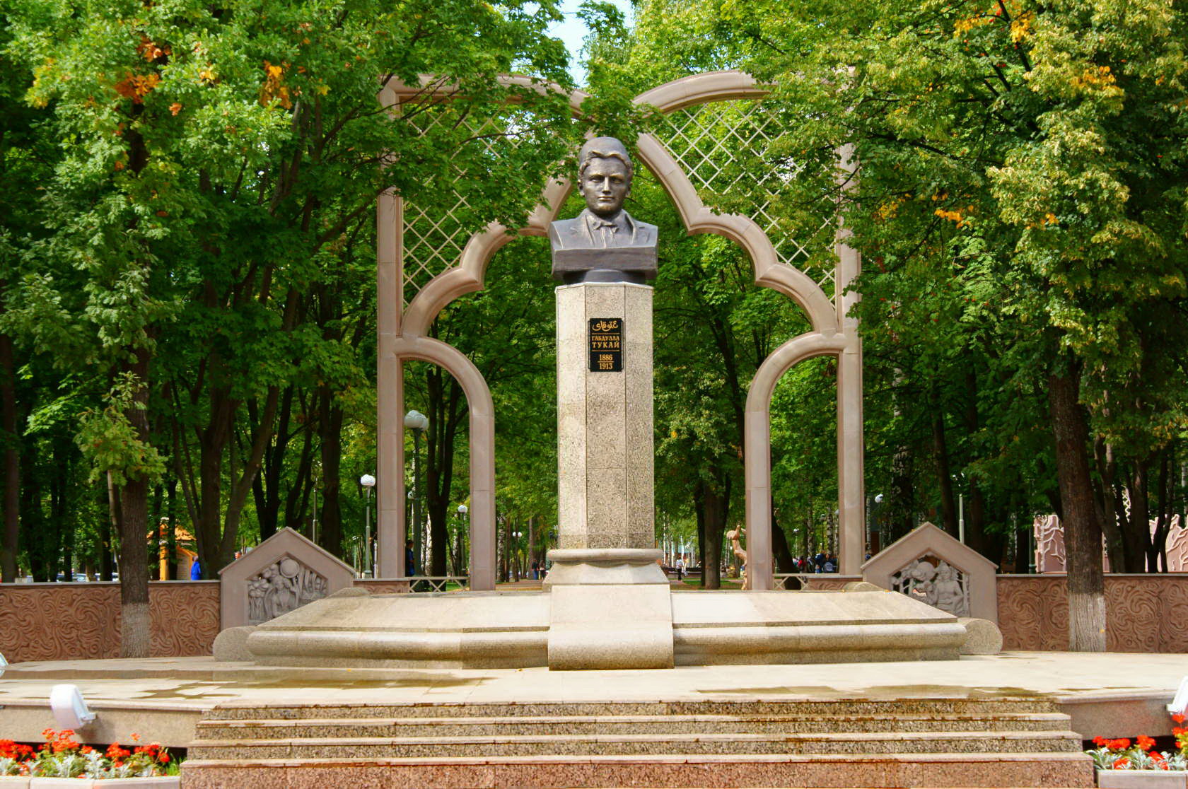Памятник поэту Габдулле Тукаю (Нижнекамск)