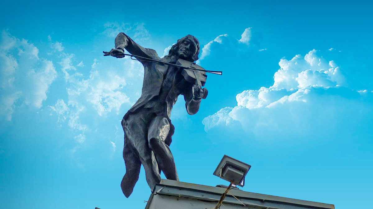 Скульптура «Скрипач на крыше» (Харьков)
