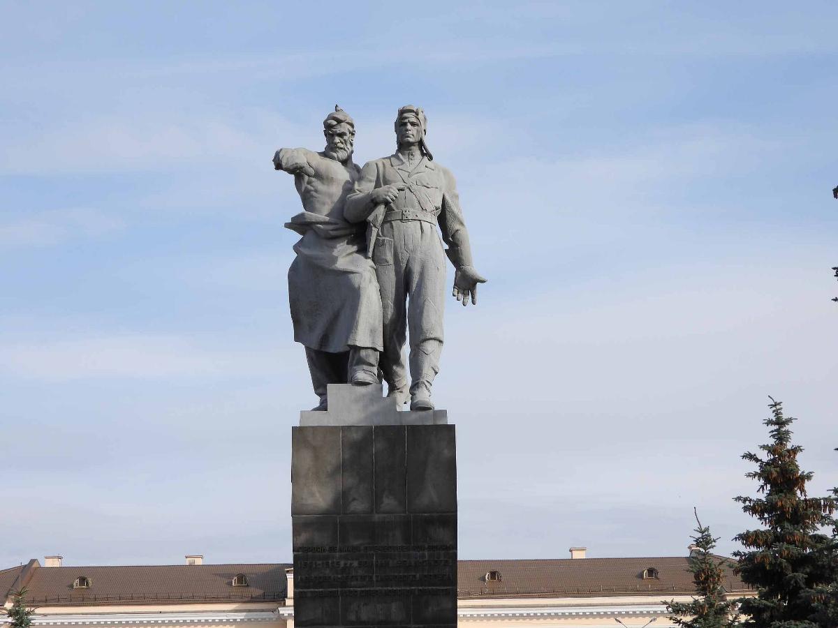 Памятник бойцам Уральского добровольческого танкового корпуса (Екатеринбург)