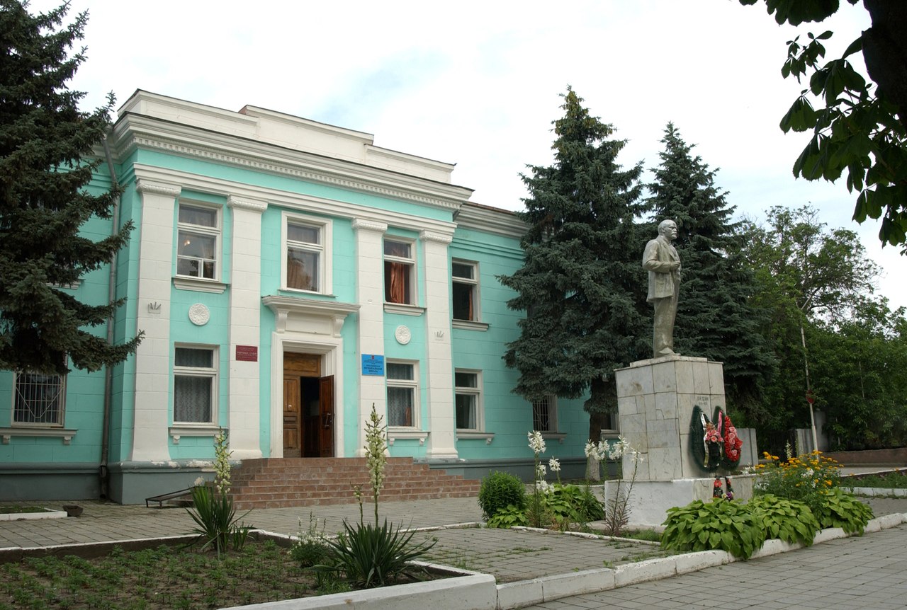 Здание райкома КПСС (музыкальная школа) (Усть-Лабинск)