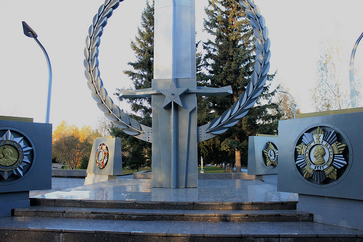 Памятник «Единству фронта и тыла» (Новосибирск)
