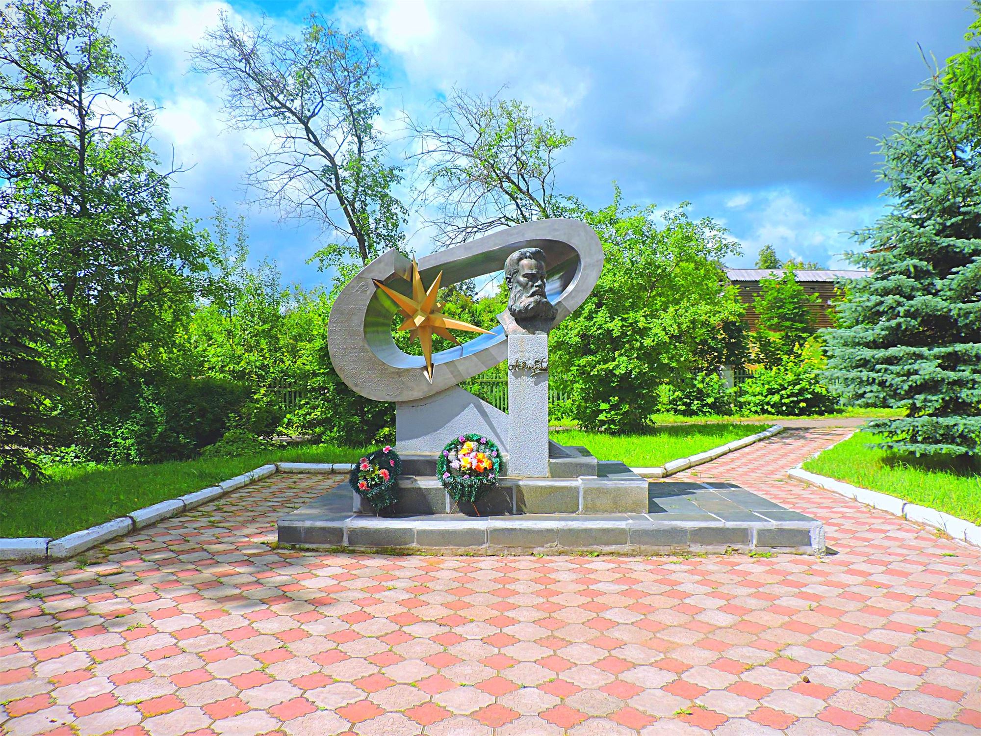Памятник Н. Н. Бенардосу (Лух)