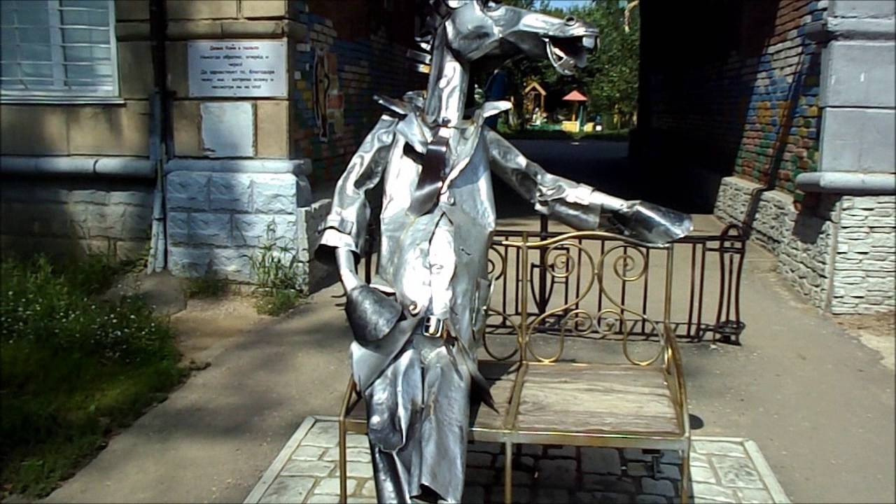 Скульптура «Конь в пальто» (Рубцовск)