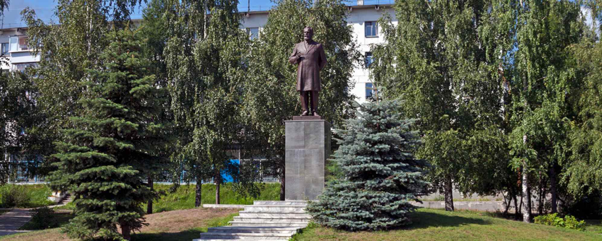 Памятник П. И. Чайковскому на улице Ленина (Чайковский)