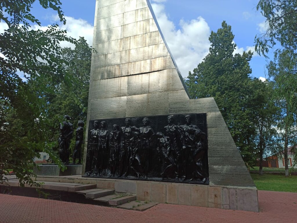 Памятник Молодогвардейцам (Льгов)