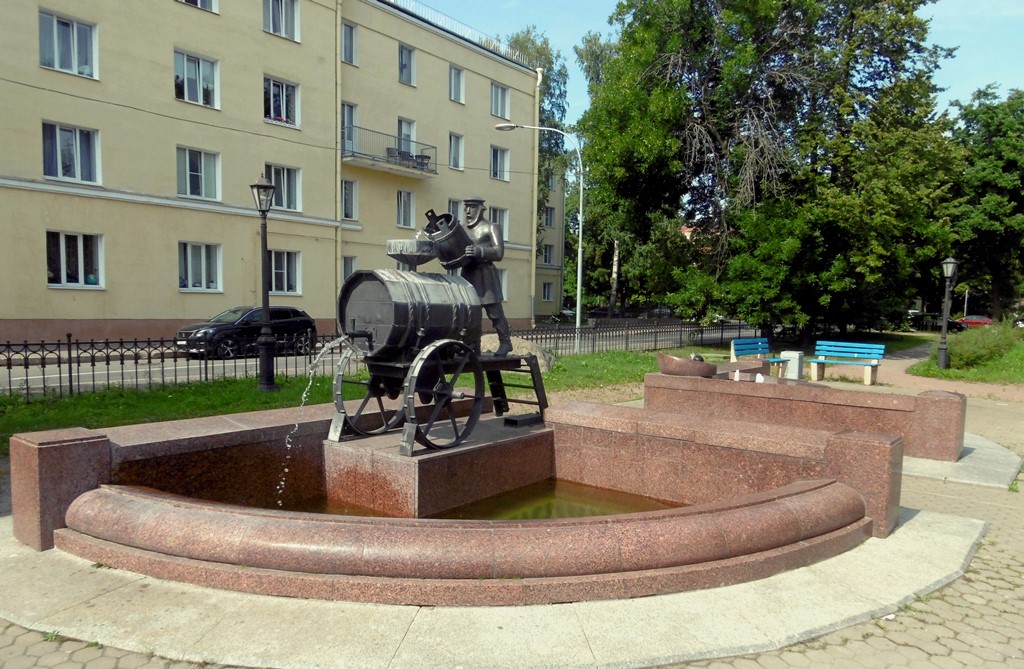 Скульптура-фонтан «Кронштадтский водовоз» (Кронштадт)