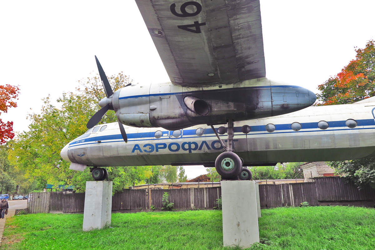Памятник-самолет Ан-24 (Слободской)