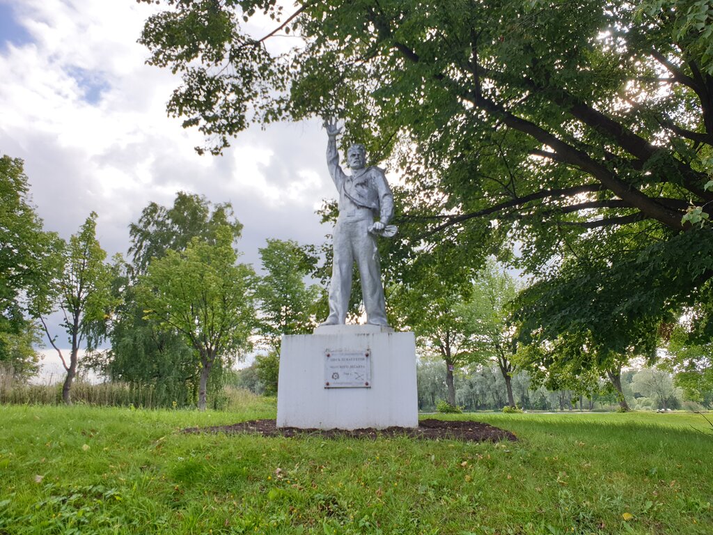 Памятник морякам-балтийцам (Петергоф)