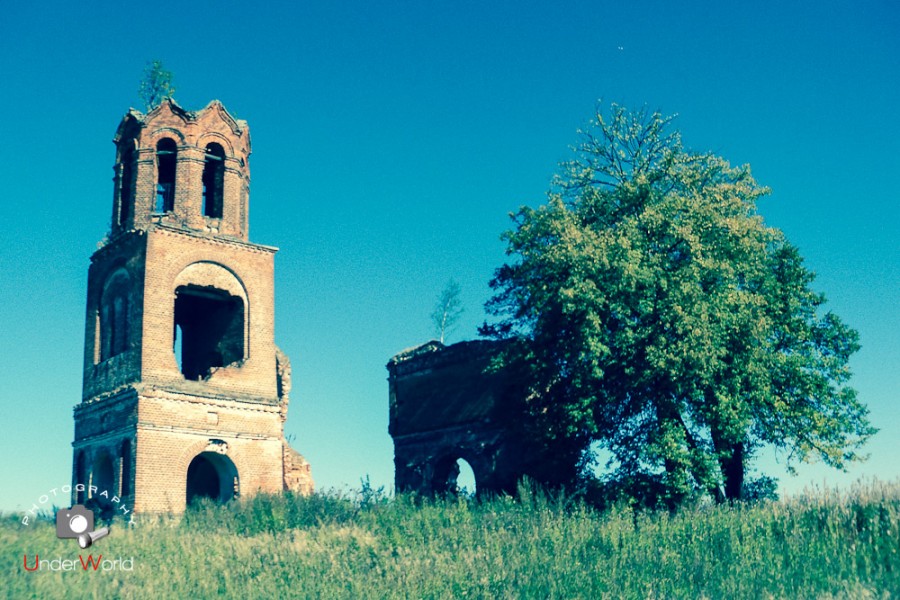 Руины храма Николая Чудотворца в Лихачёве (Волоколамск)