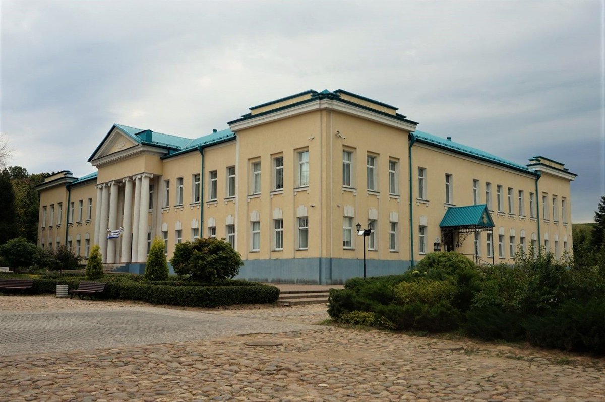Здание бывшей гимназии (Дмитров)