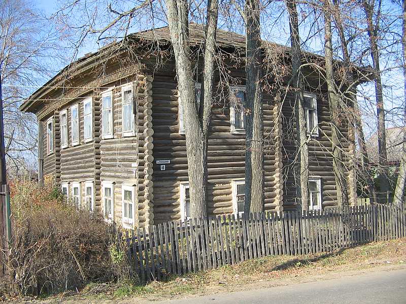 Здание бывшей уездной земской больницы (Грязовец)
