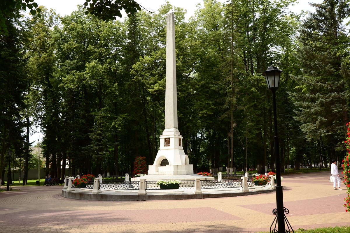 Стела на могиле К. Э. Циолковского (Калуга)