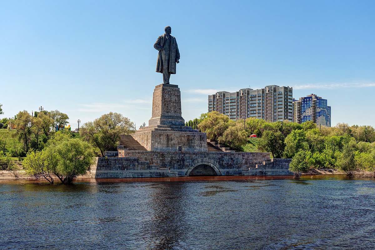Самый большой памятник Ленину (Волгоград)