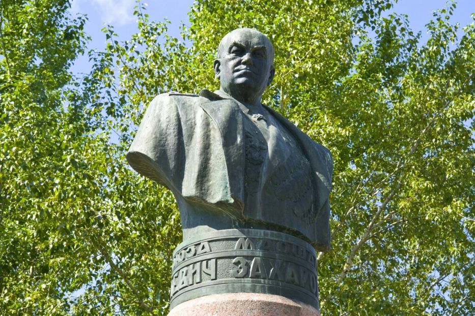 Памятник маршалу М. В. Захарову (Старица)