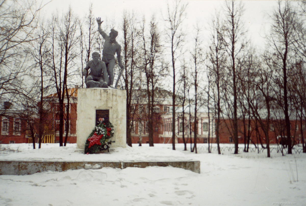 Памятник семи расстрелянным коммунарам (Выкса)
