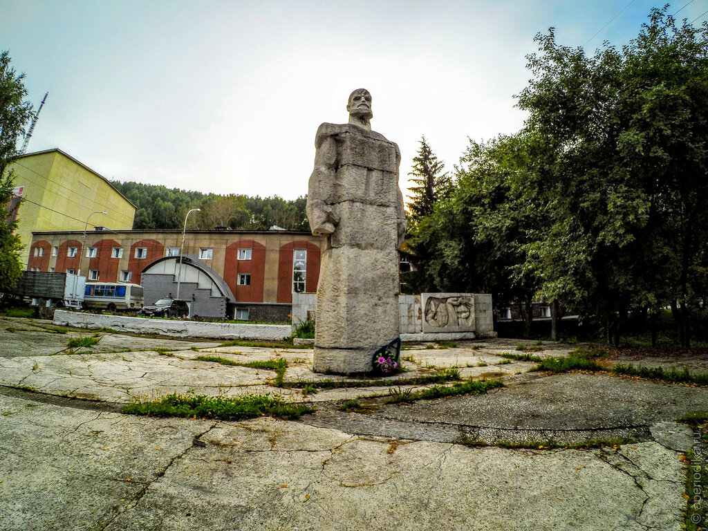 Памятник расстрелянным в 1903 году рабочим (Златоуст)