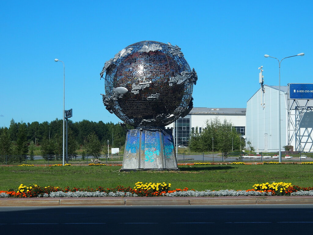 Памятник покорителям космоса (Ханты-Мансийск)