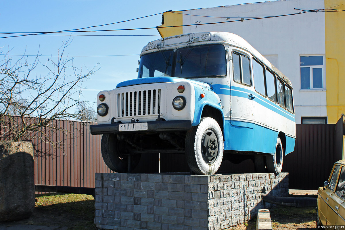 Памятник автобусу КАвЗ (Кингисепп)