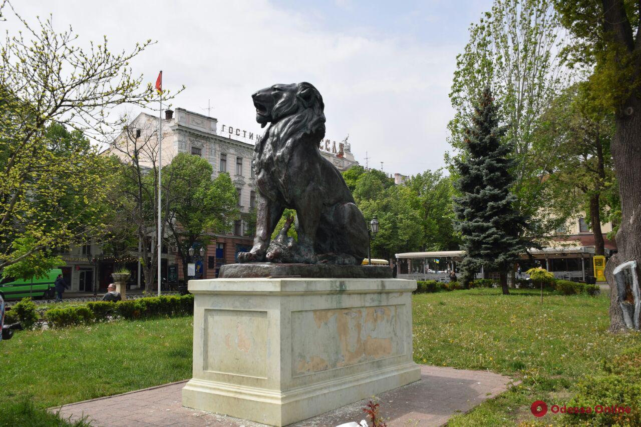 Скульптура «Лев и львица» (Одесса)