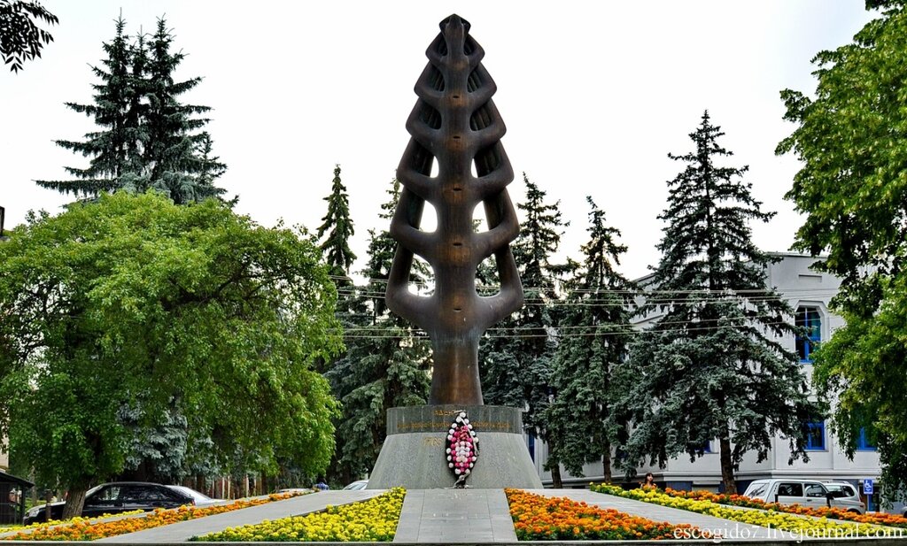 Памятник адыгским народам (Нальчик)